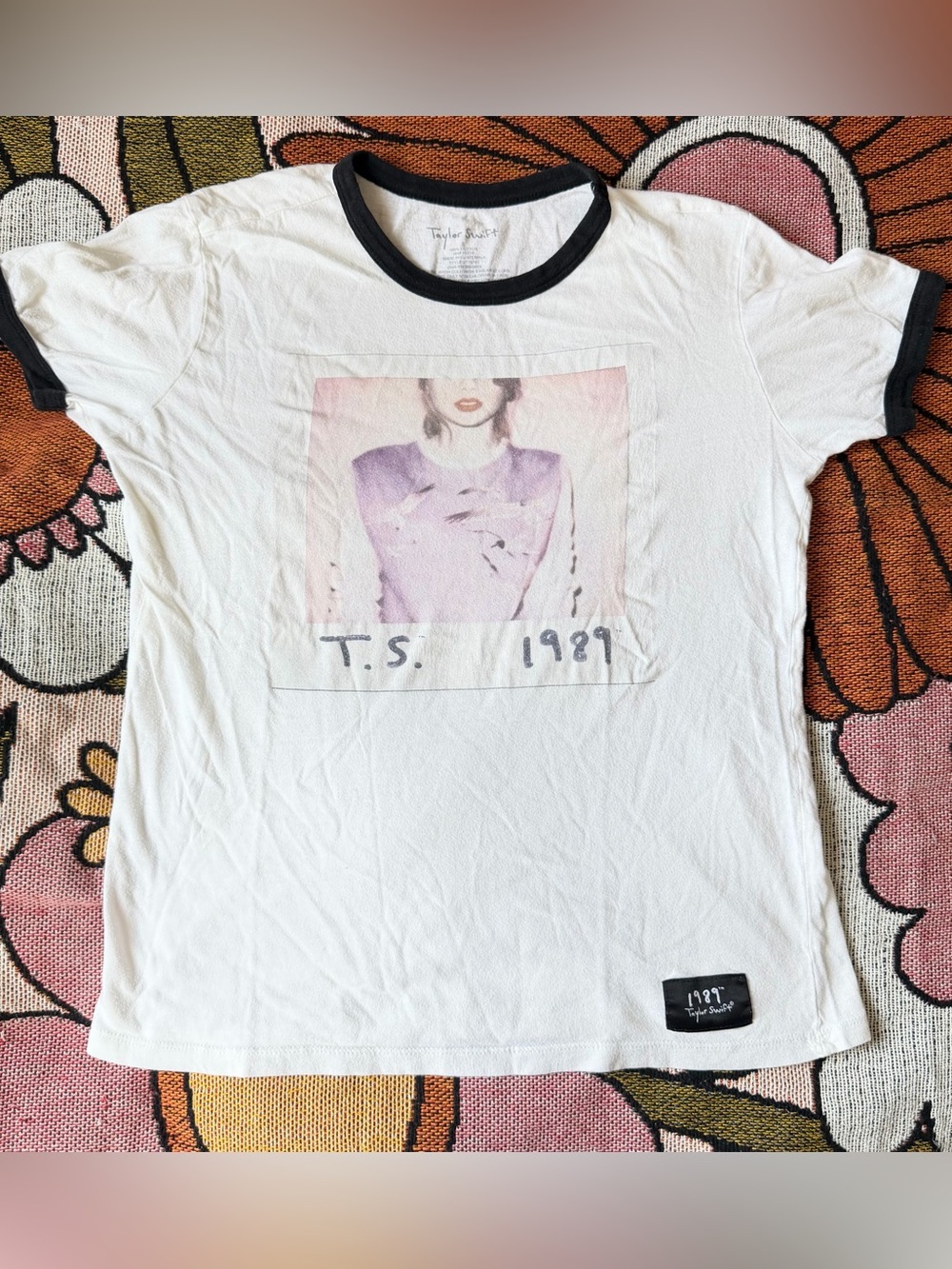 Taylor Swift 1989 Ringer Tee Size Small